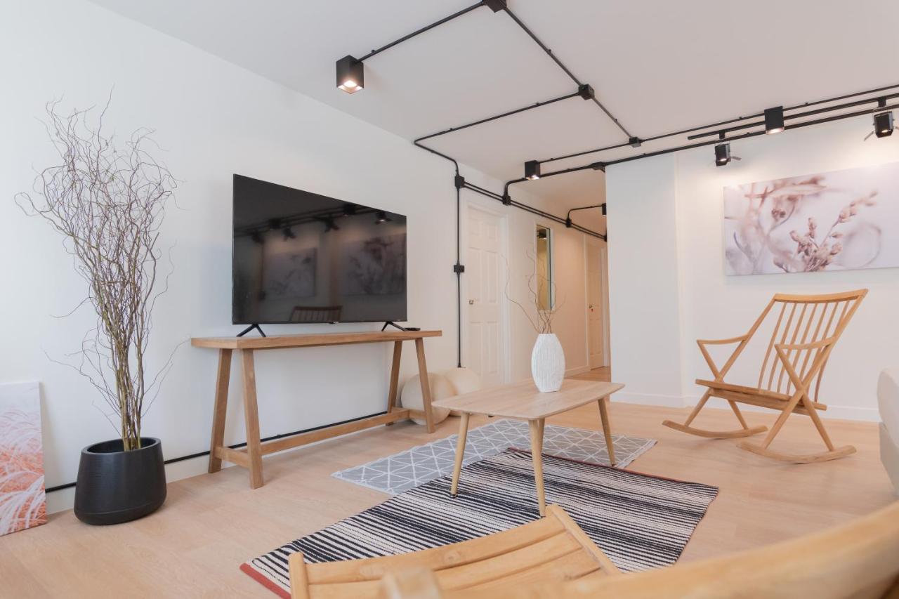 Mini-Me Hubs, Charm Suites & Pool In Old City Чиангмай Экстерьер фото