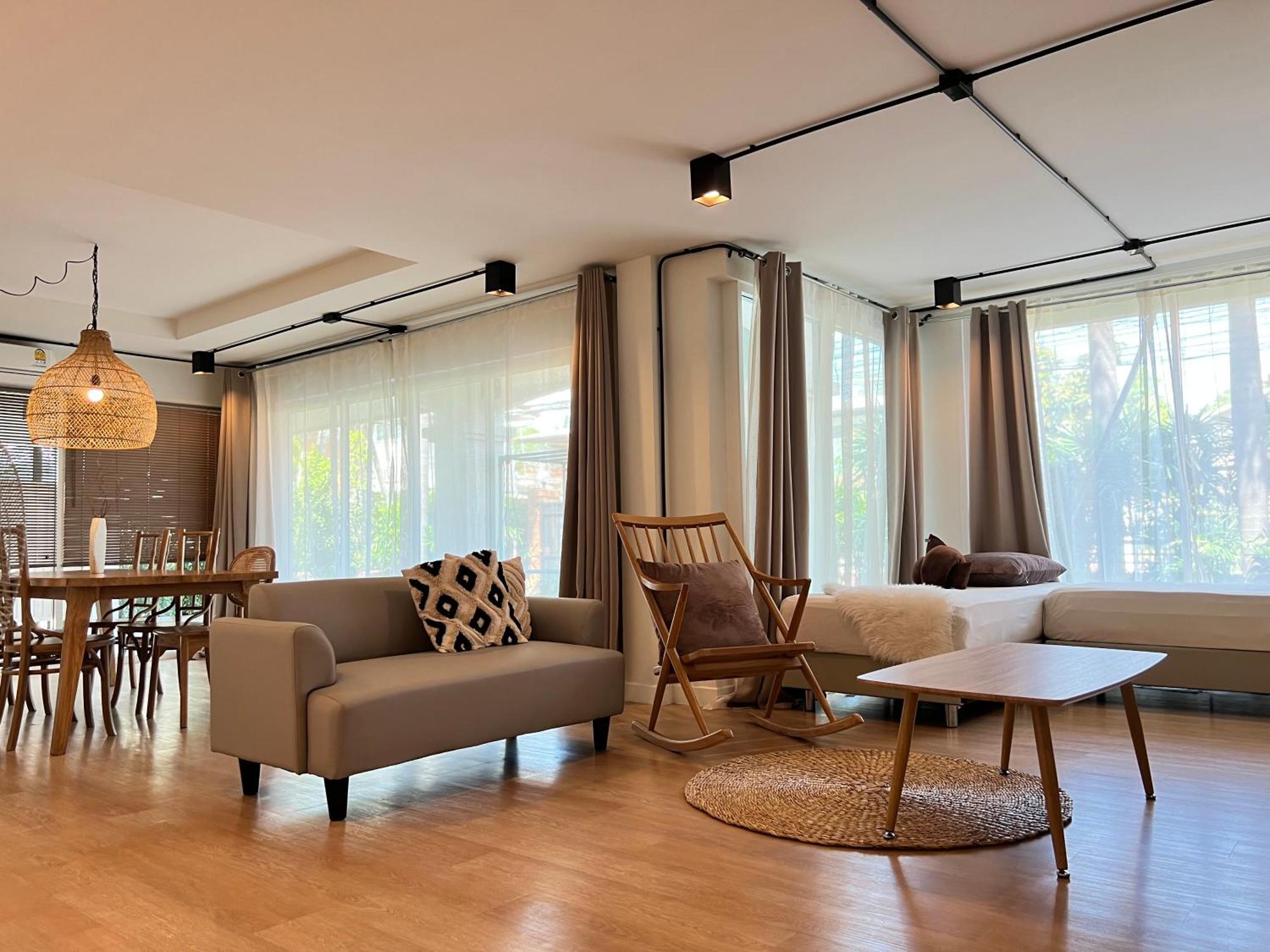 Mini-Me Hubs, Charm Suites & Pool In Old City Чиангмай Экстерьер фото